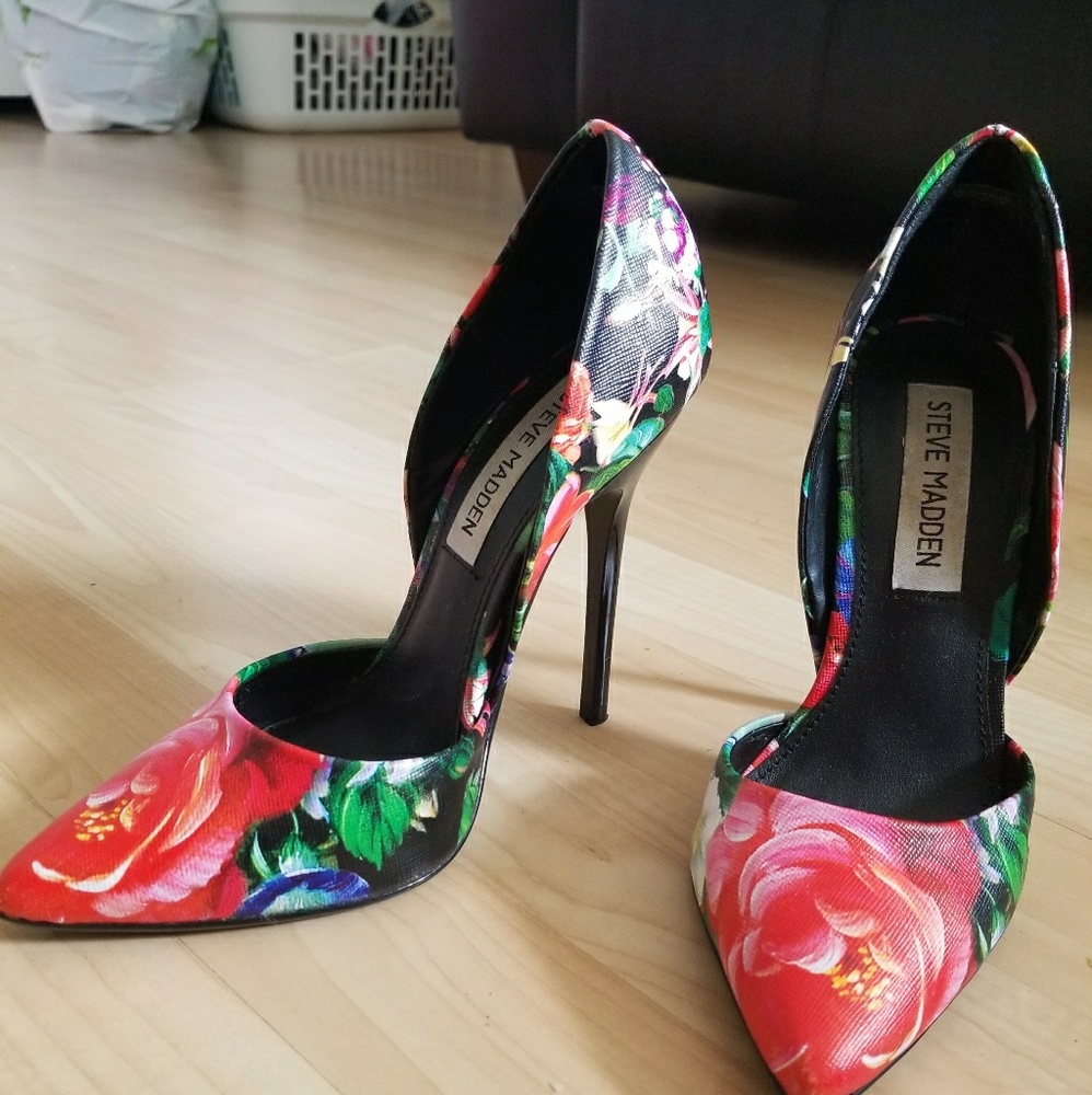 Gorgeous floral Steve Madden Heels - Size 5